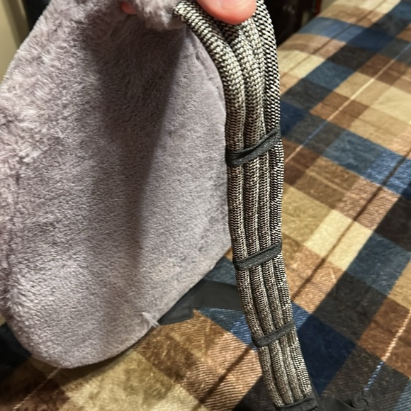 Kavu Fuzzy Gray Sling Bag (givie 2) - Picture 5 of 10